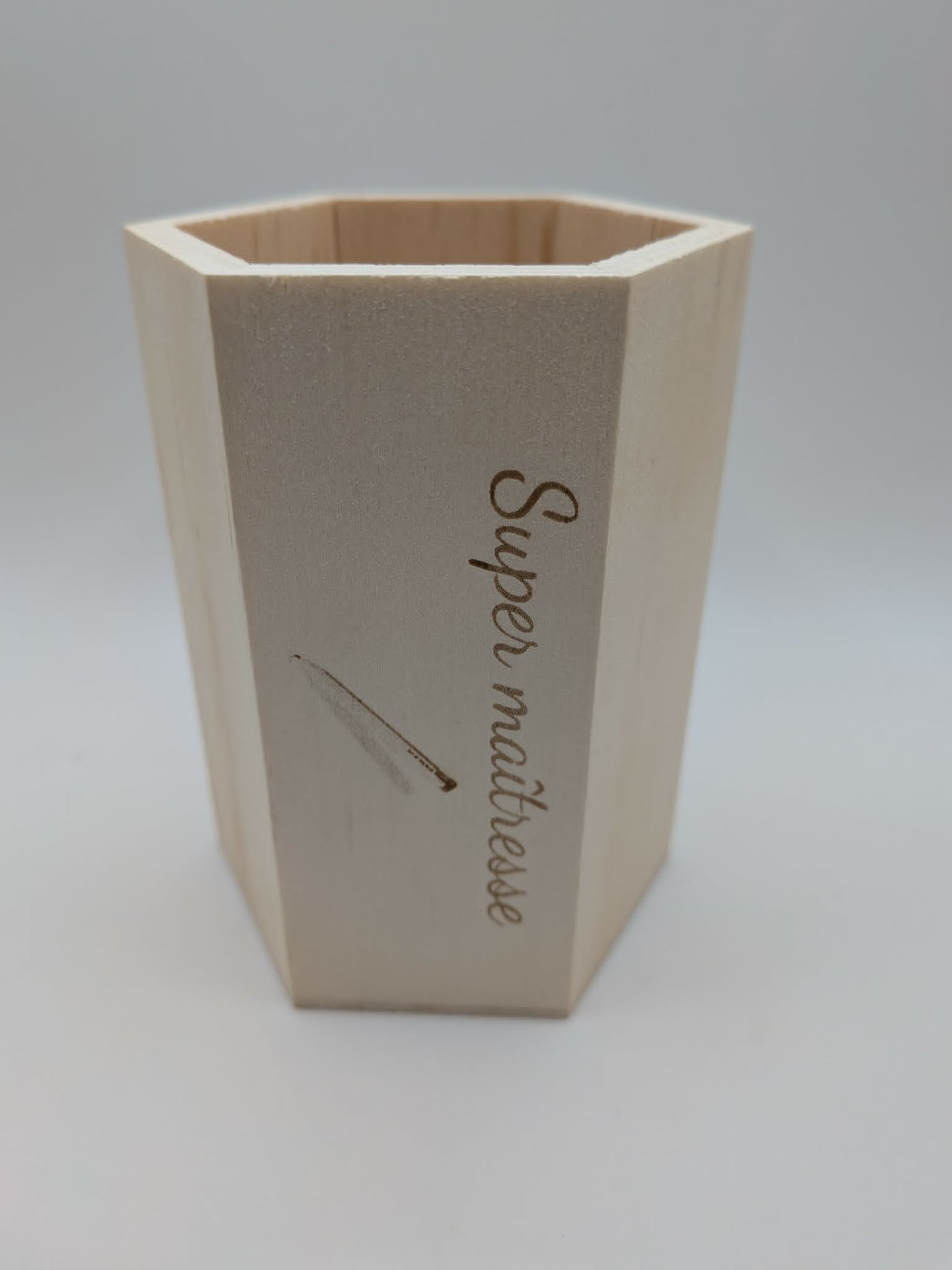 POT A CRAYONS EN BOIS - SUPER MAITRESSE