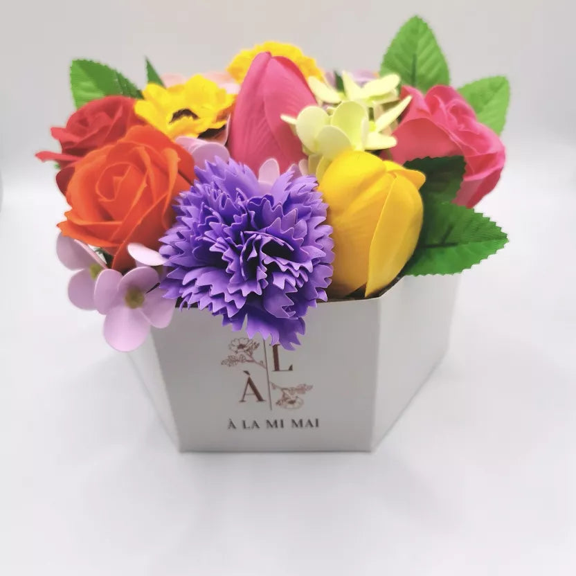 COMPOSITION EN FLEUR DE SAVON MULTICOLORS